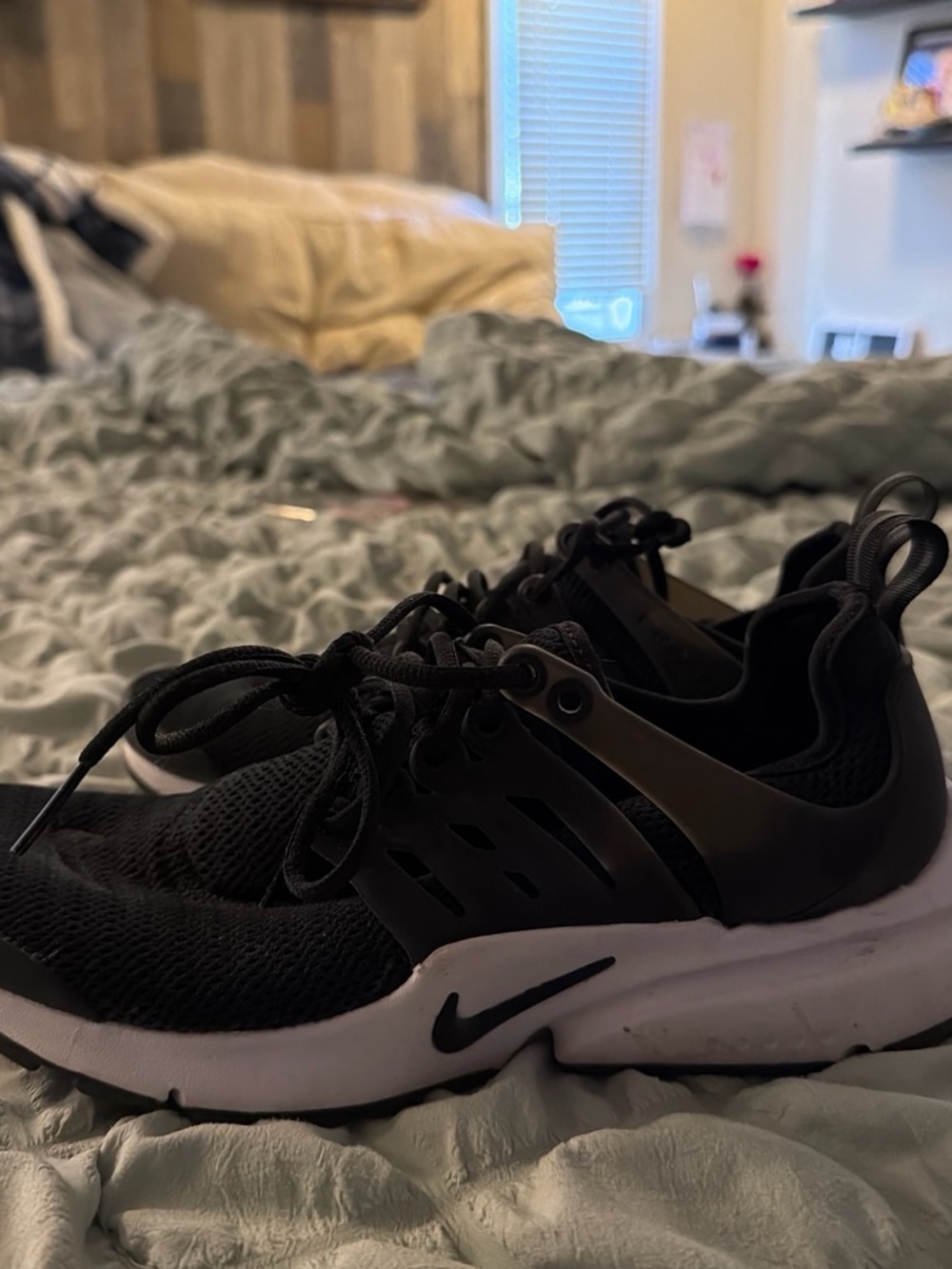 Nike Men’s Black Athletic Shoes with White Midsole